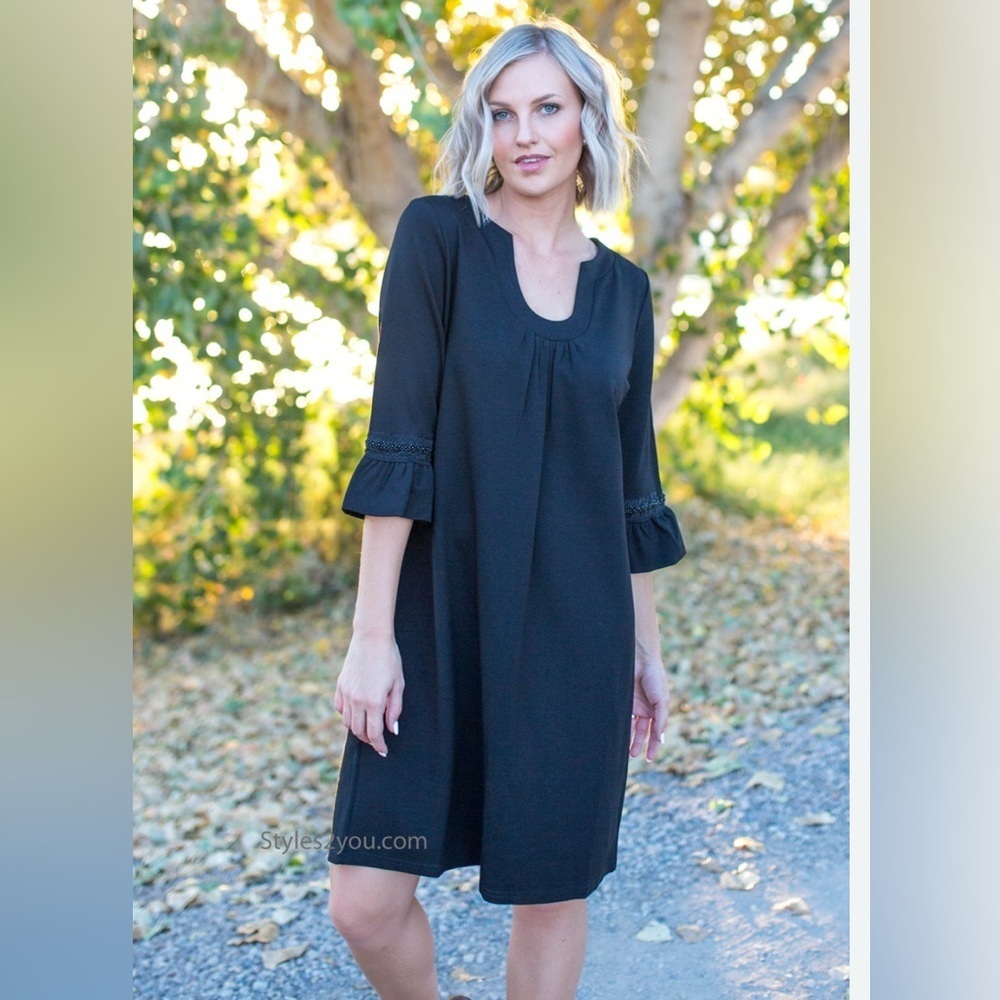 Aryeh Black A-line Scoop Neck Dress - Medium